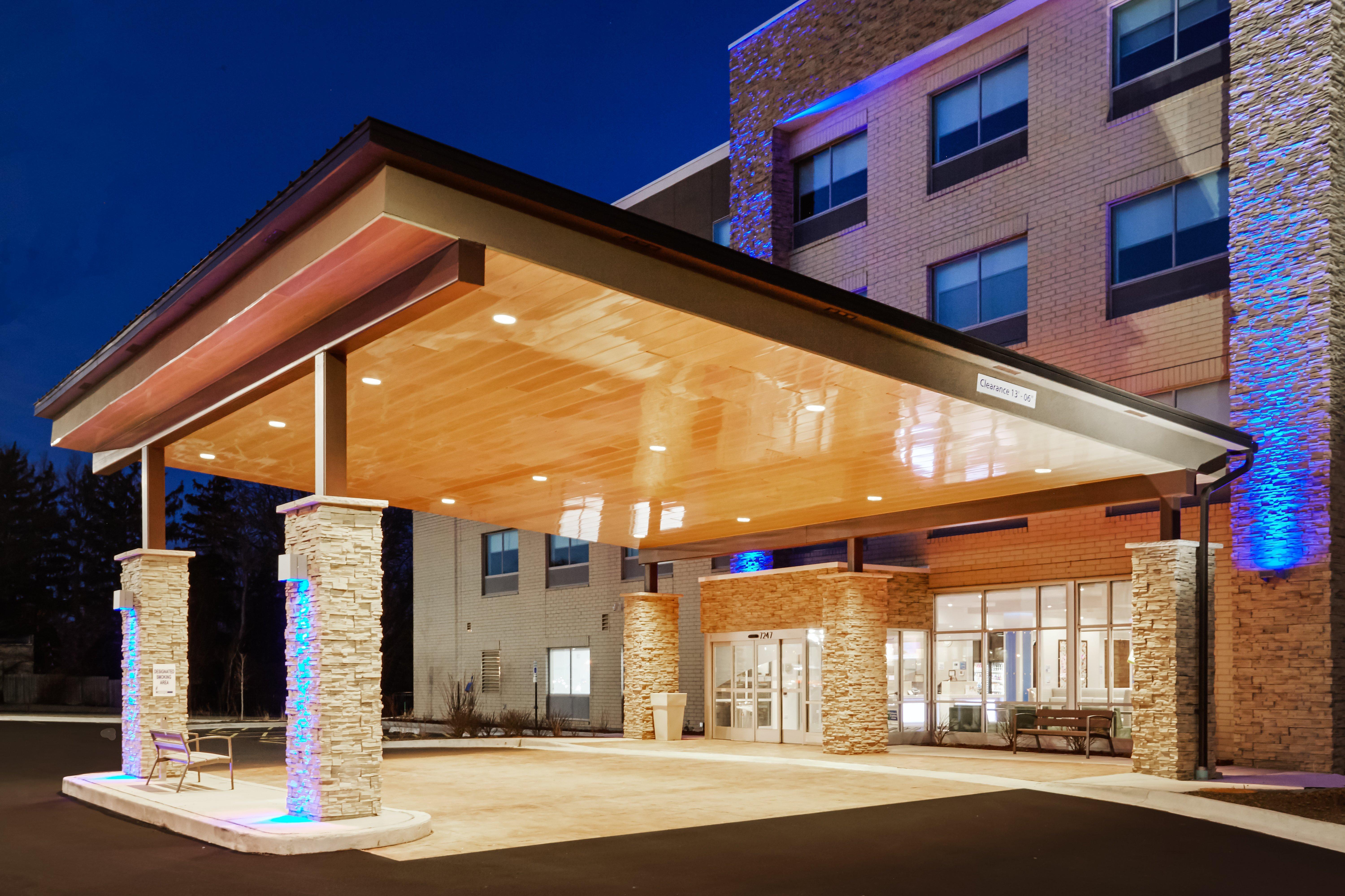 Holiday Inn Express & Suites Chicago North Shore - Niles By Ihg Exterior photo